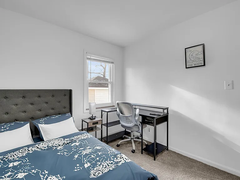 1708 Brockton Ave — Photo 9