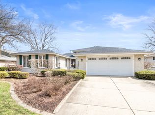 7613 Knottingham Ln, Downers Grove, IL 60516