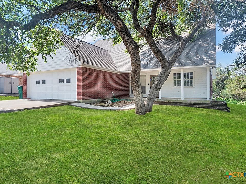 1st image of 7 Windward Dr