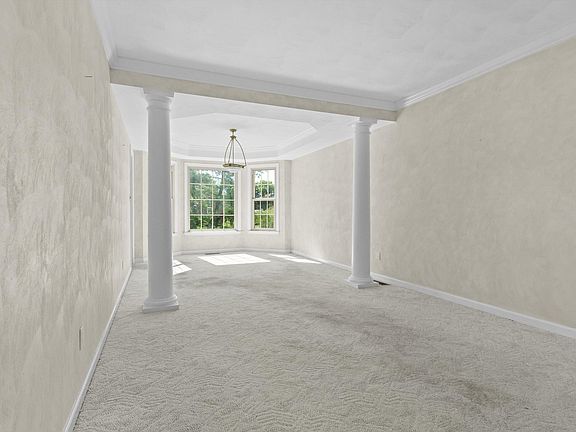 5th image of 1601 Ashbury Ct