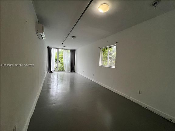 3rd image of 542 SW 3rd St APT E3