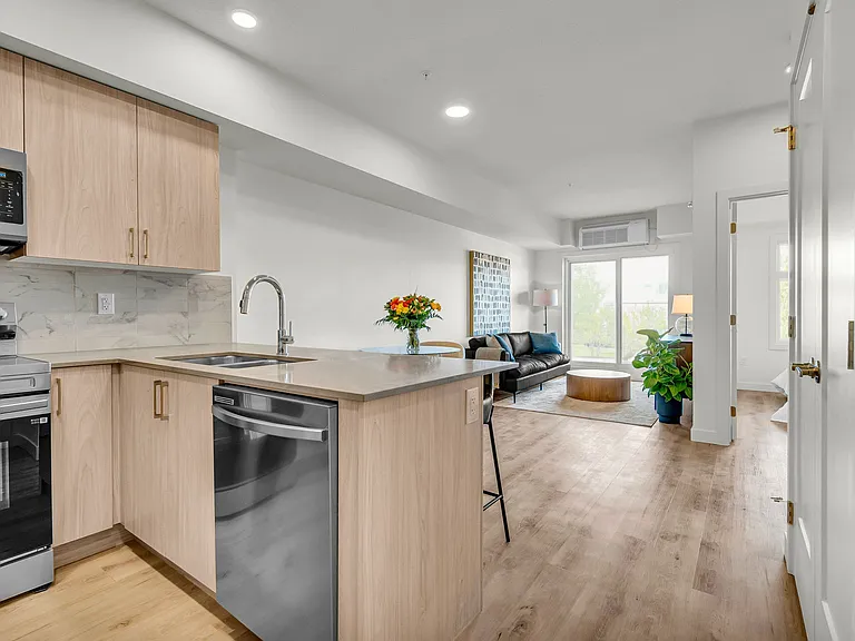 835 Saint Albert Trl — Photo 11