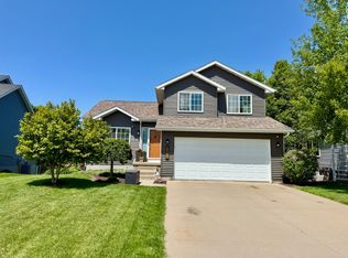1431 Woolridge Dr, Coralville, IA 52241