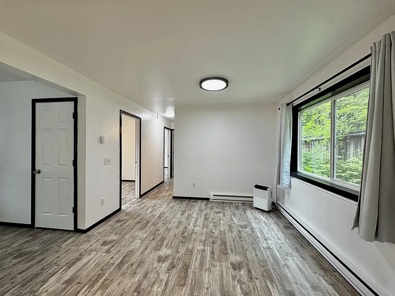 8178 Threadneedle St #B — Photo 14
