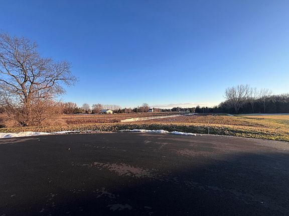 3rd image of Ridgetop Dr #2