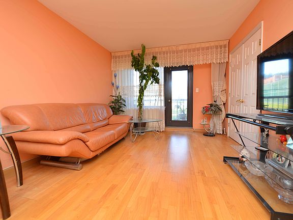 5th image of 75 Essex Dr APT 1B