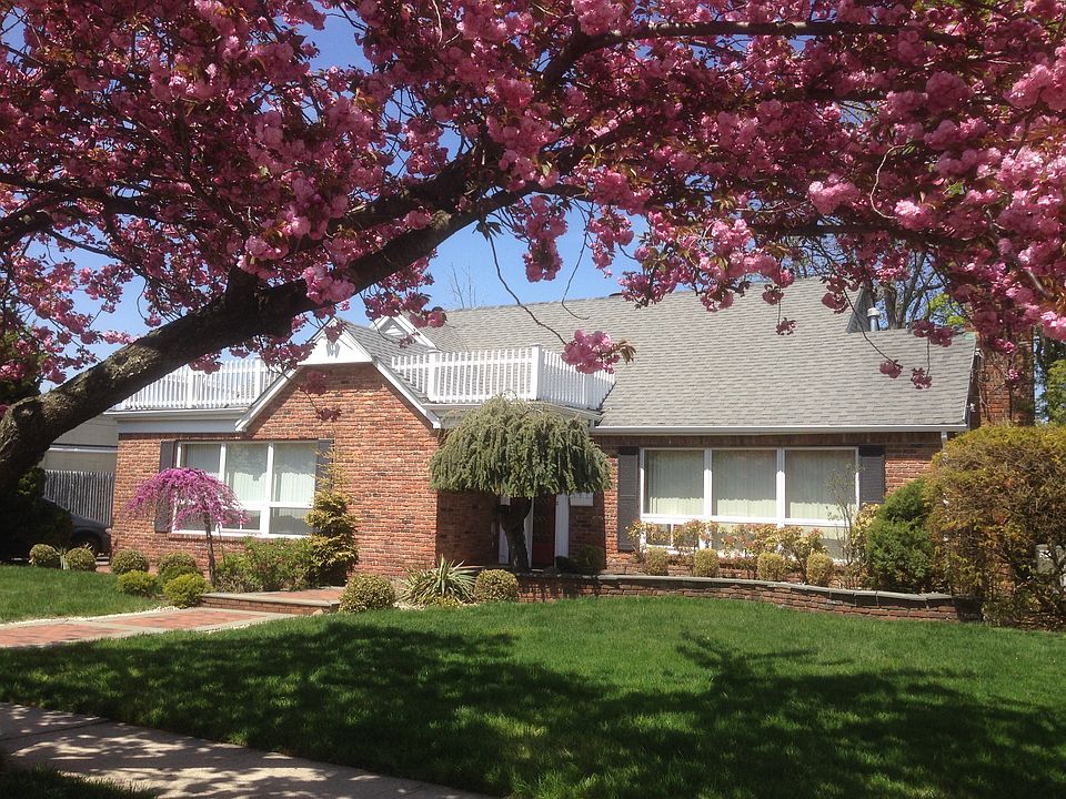 1st image of 221 Walton St
