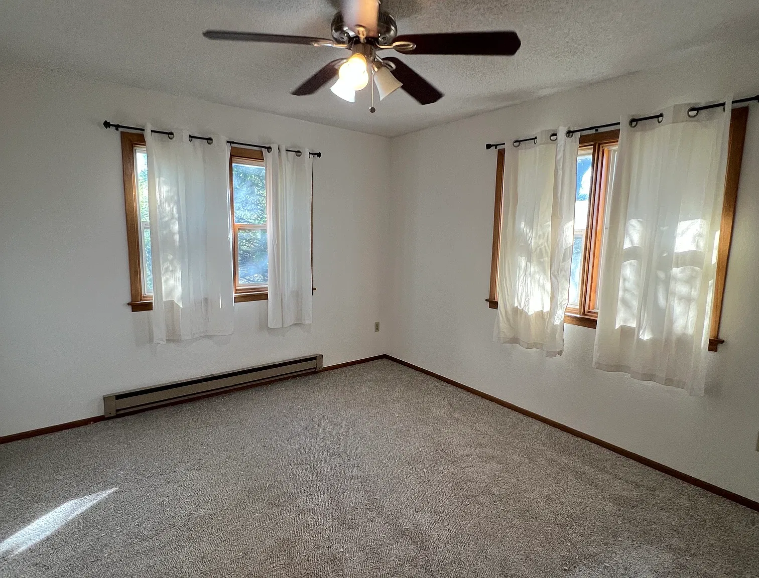 3 bed, 1.5 bath, 1232 sqft, $2,450 — Photo 4