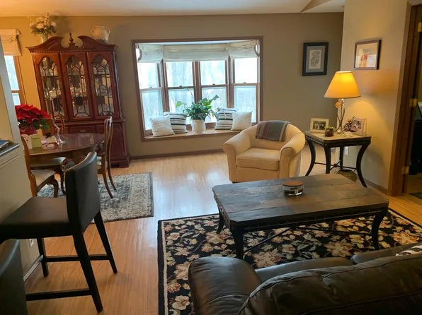 1389 Berry Ridge Rd APT 301, Eagan, MN 55123