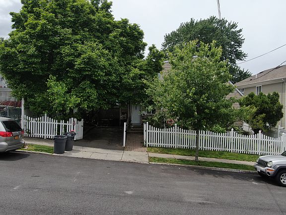 2nd image of 186 Roosevelt Ave