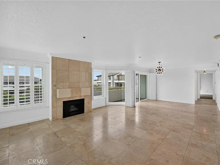 260 Cagney Ln — Photo 3