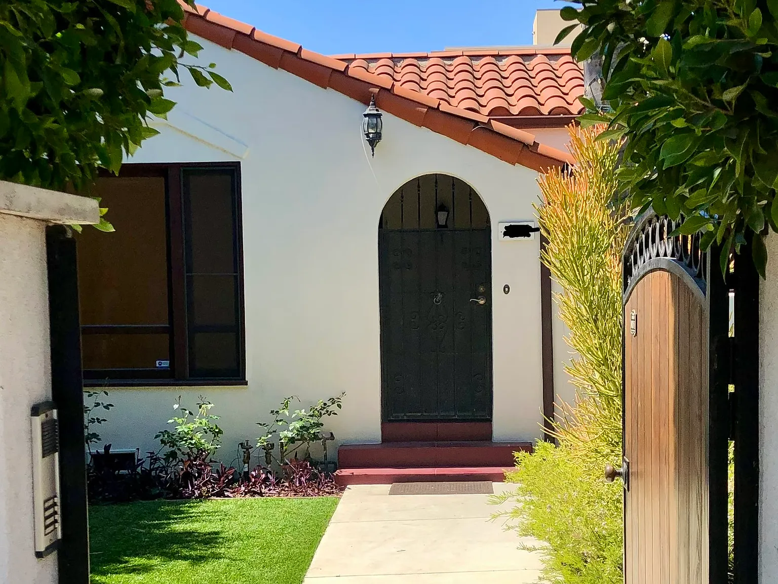 N Harper Avenue, West Hollywood — Photo 1