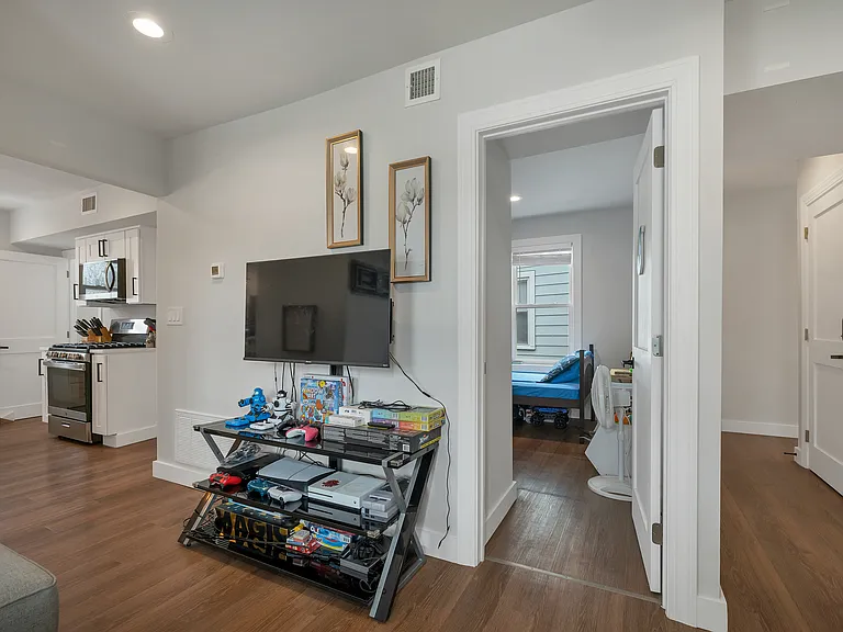41-43 Franklin St #41 — Photo 7