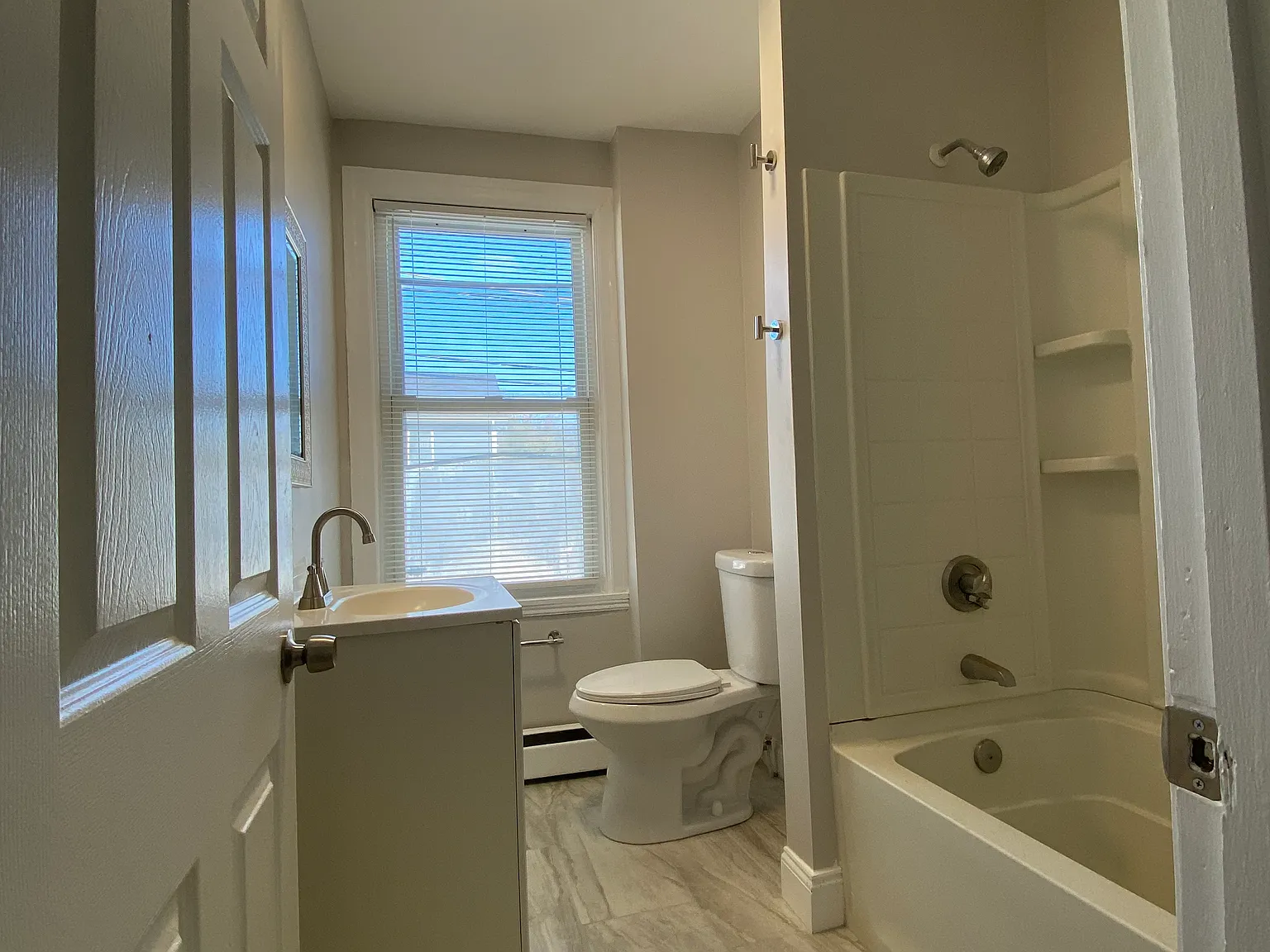 2 bed, 900 sqft, $1,800 — Photo 3