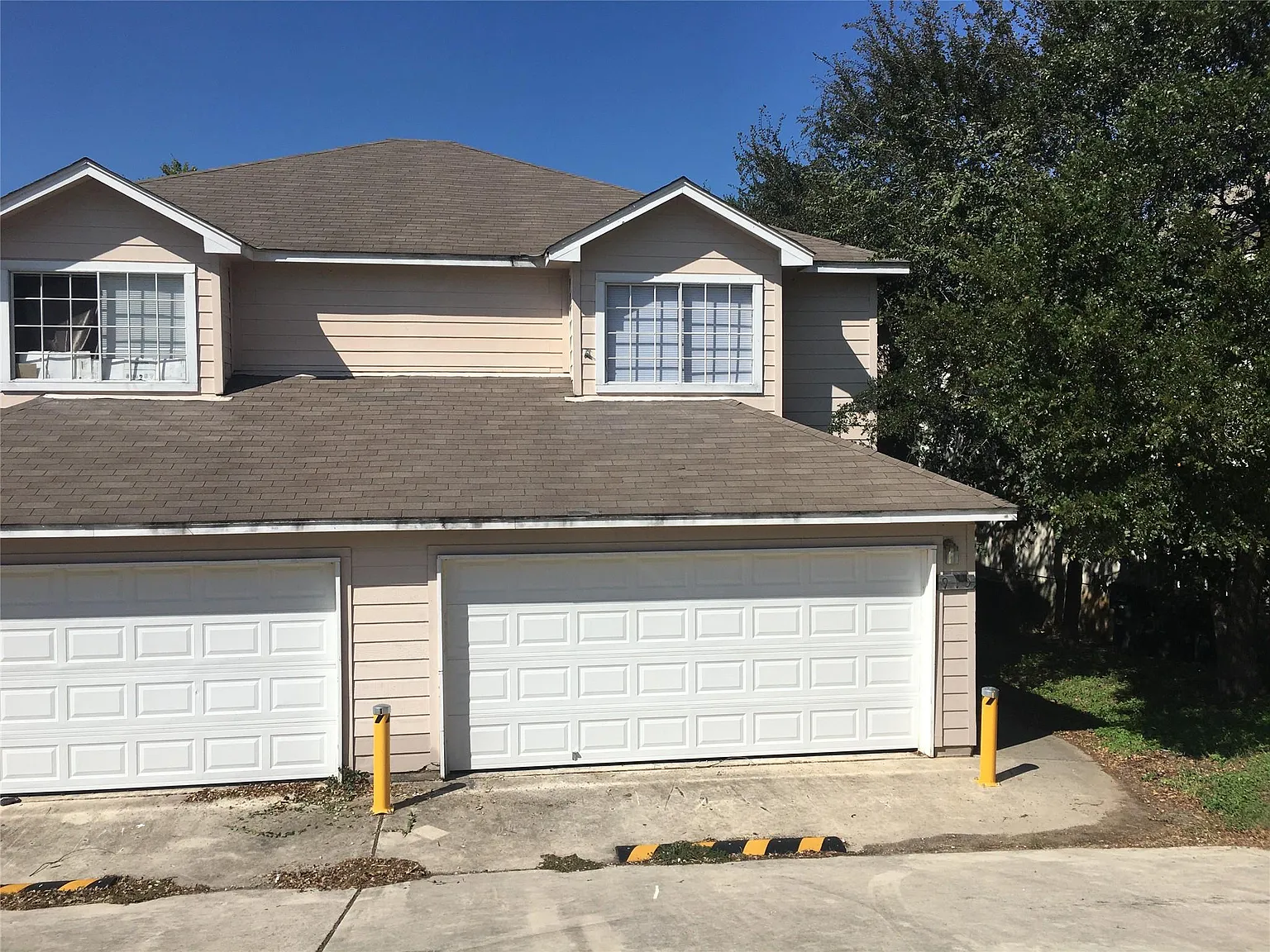 3 bed, 3.5 bath, 2710 sqft, $1,575 — Photo 1