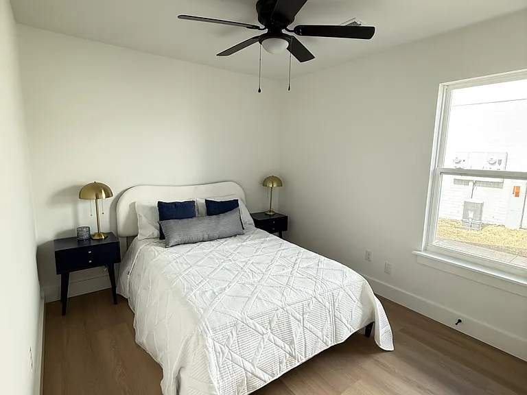 1126 W Cato Springs Rd #1 — Photo 16