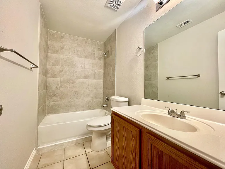 5723 Wandering Creek Dr — Photo 5