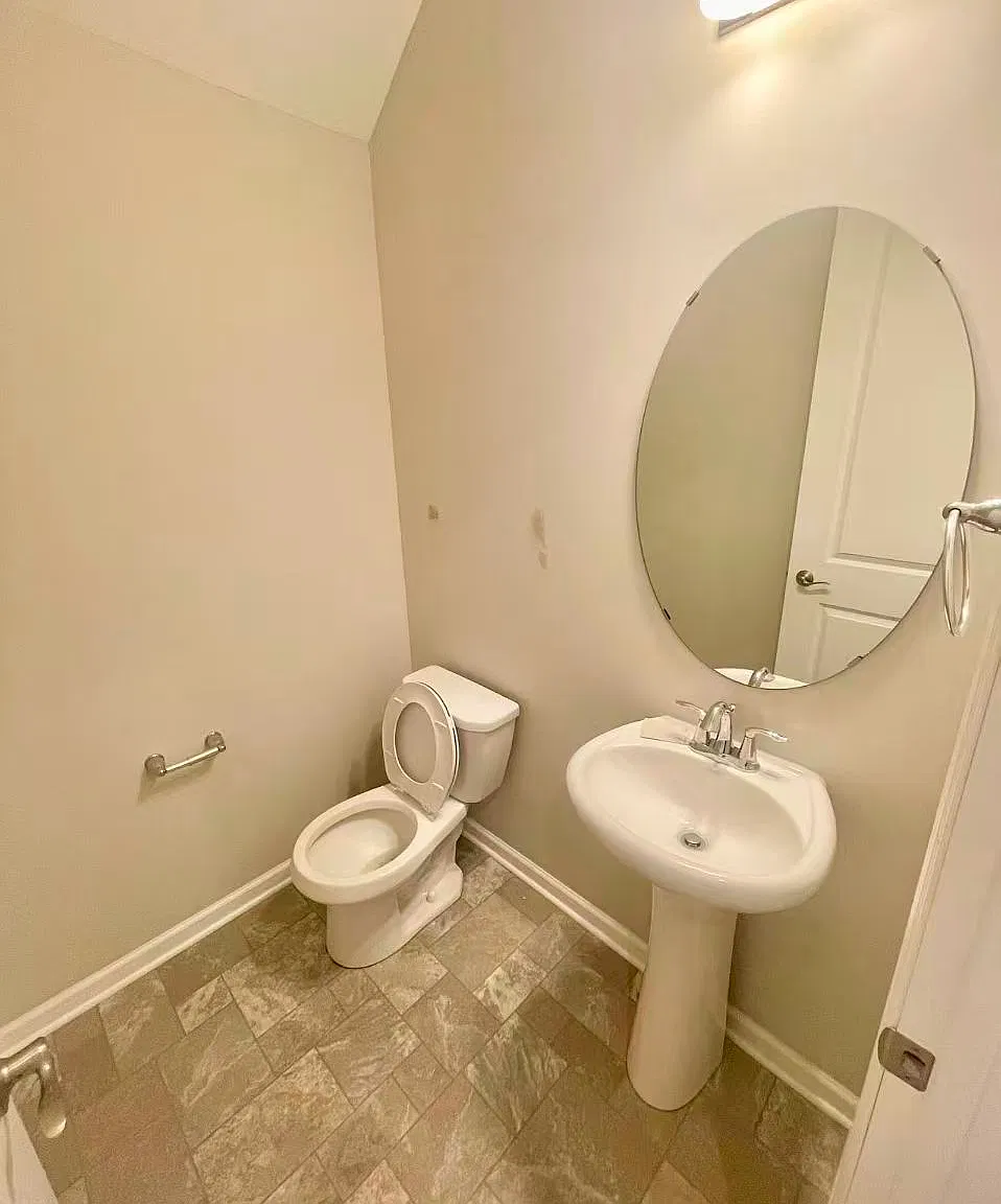 4 bed, 2.5 bath, 1896 sqft, $2,850 — Photo 4