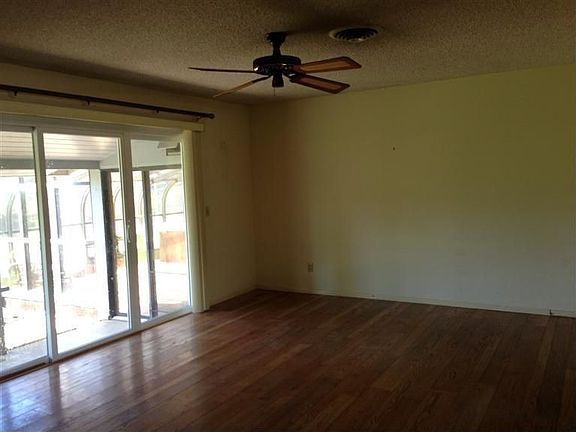 4th image of 1530 Sharon Dr