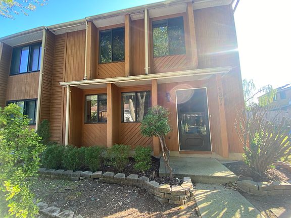 3rd image of 1371 Almond Dr