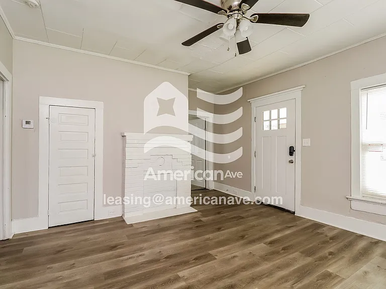1631546_003_living_room_13754803.jpg
