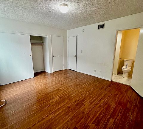 5th image of 8847 Willis Ave