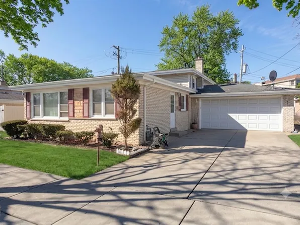 8516 N Ozanam Ave, Niles, IL 60714