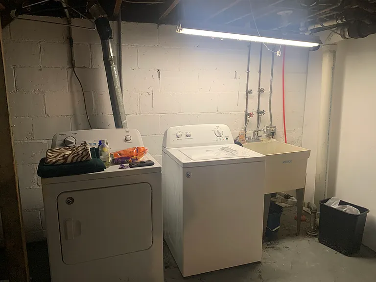LAUNDRY ARE