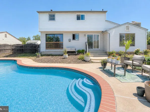24 Castor Ct, Turnersville, NJ 08012