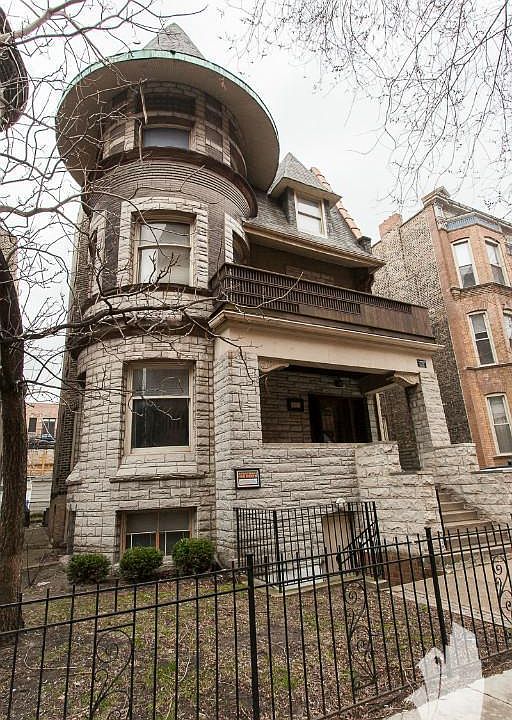 1st image of 847 W Wellington Ave #2F5