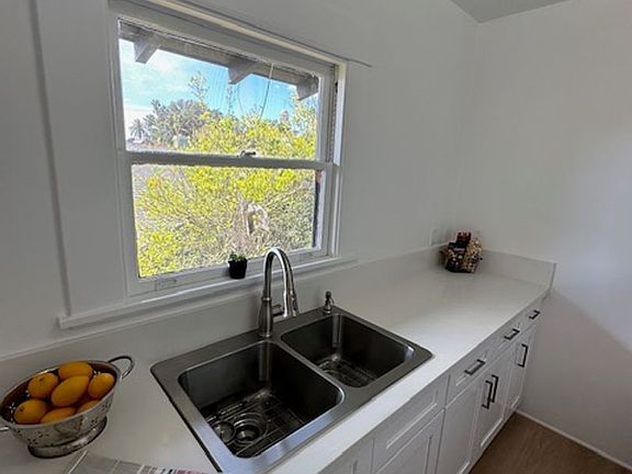 3rd image of 1400 Fremont Ave APT 12