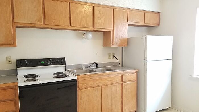 2nd image of 2021 S Elm St APT A