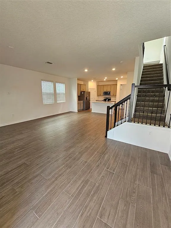 4 bed, 3.0 bath, 2030 sqft, $2,500 — Photo 2