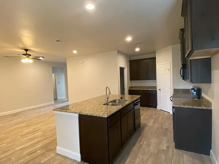 2202 Jones St — Photo 8