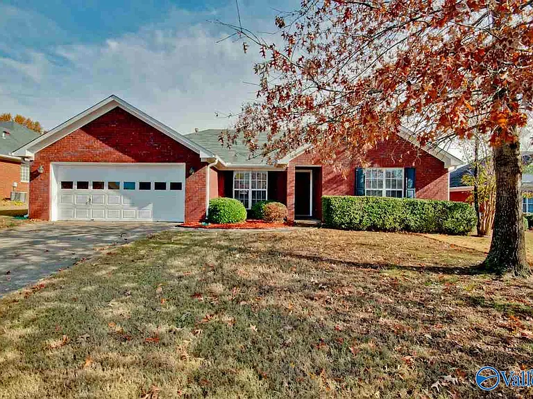 113 Claytor Ln — Photo 1