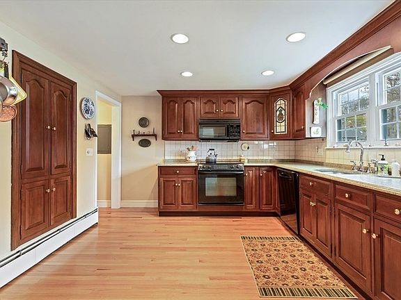 5th image of 107 Tiffany Rd