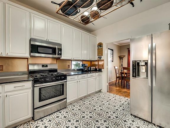 5th image of 431 Sausalito Dr