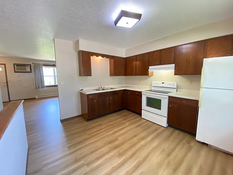 821 Westwood Dr — Photo 3