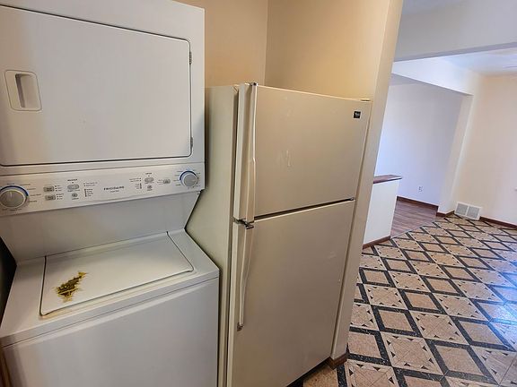 2nd image of 3420 W 130th St #Up