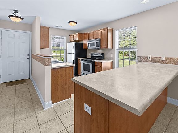 3rd image of 248 Tamarack Dr