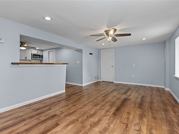 3rd image of 105 Mingo Circle Dr