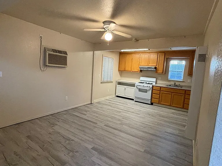 6905 Brentwood Blvd — Photo 3
