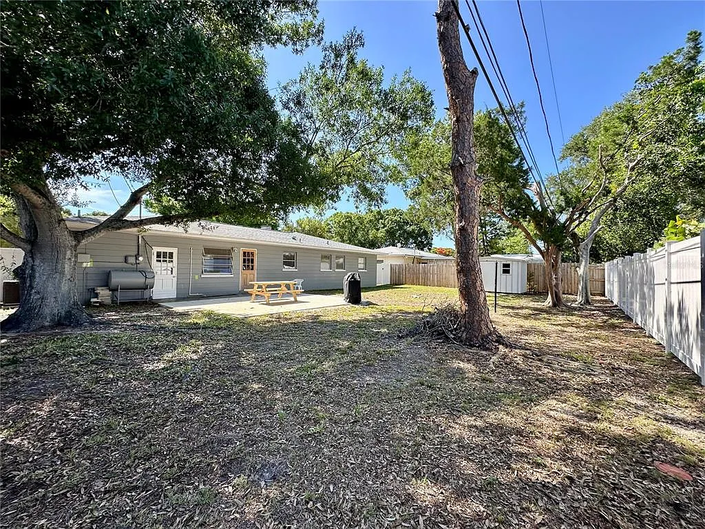 3 bed, 2.0 bath, 1230 sqft, $3,500 — Photo 2