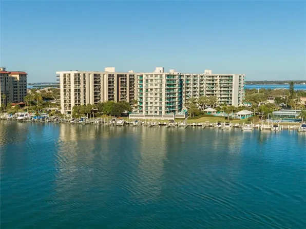670 Island Way APT 707, Clearwater, FL 33767