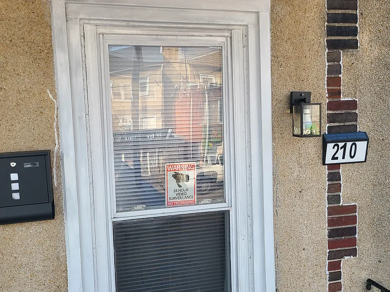 210 Long Ln — Photo 2