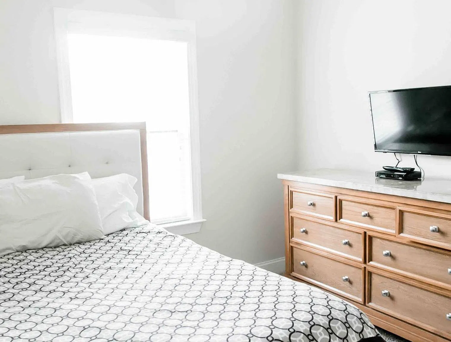 3 bed, 2.0 bath, $4,014 — Photo 4