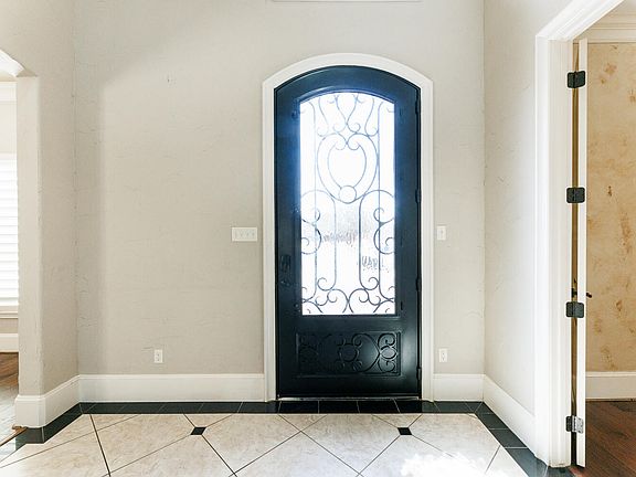 4th image of 5001 91st St
