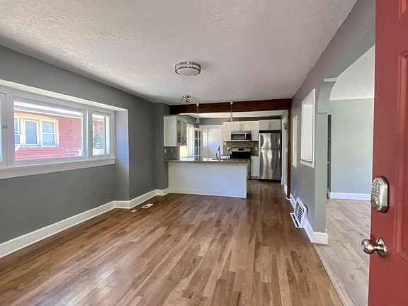 5th image of 348 E Hollywood Ave