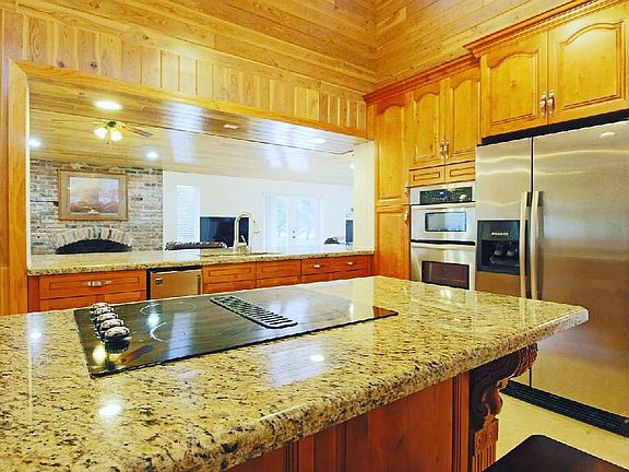 Granite/Stainless Kitchen