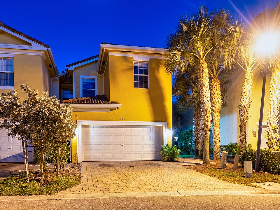 1st image of 966 Pipers Cay Dr